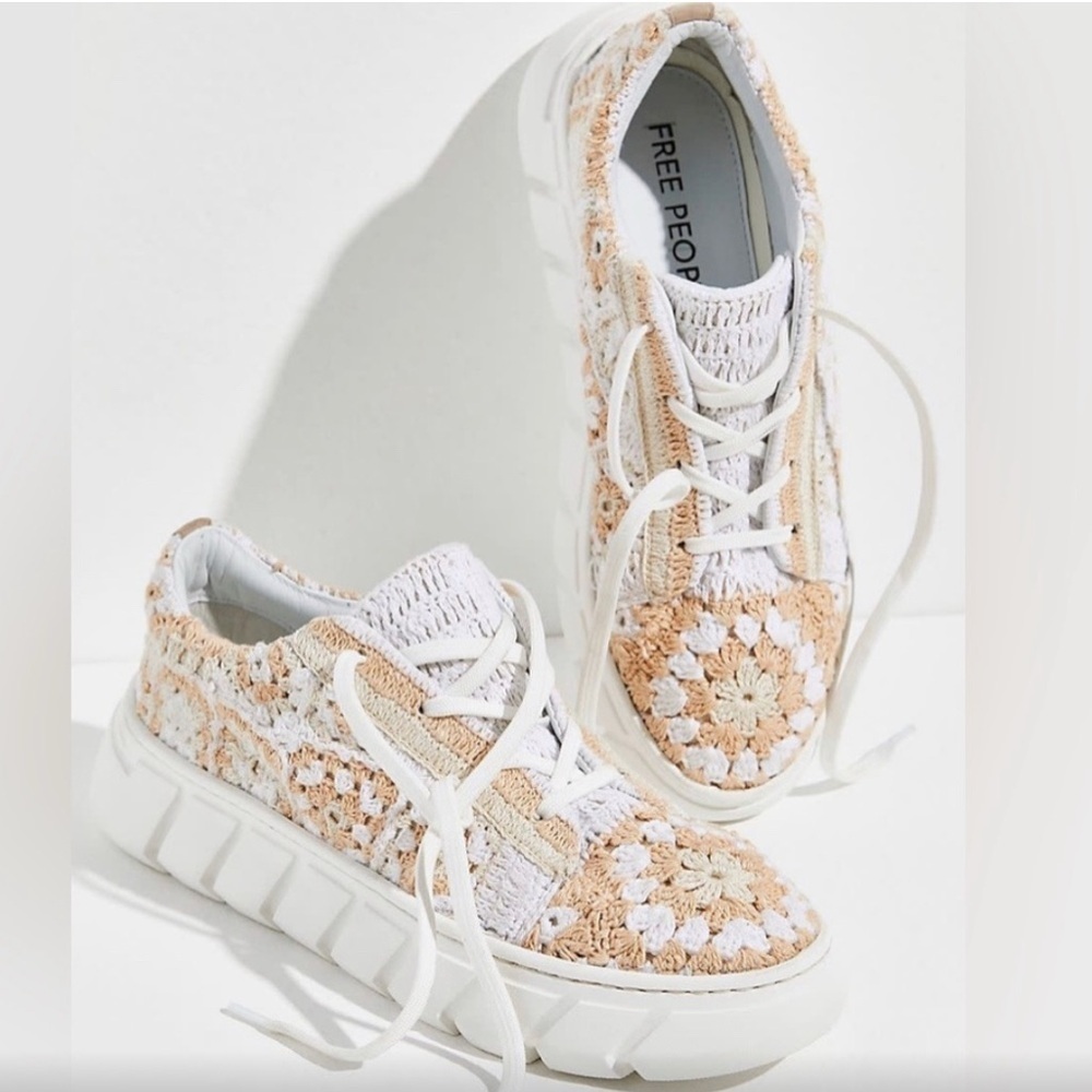NWOB FREE PEOPLE Catch Me If You Can Sneakers